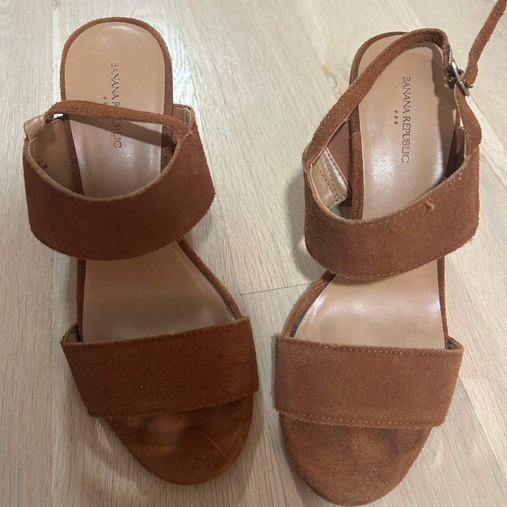 Banana Republic Tan Suede Sandals